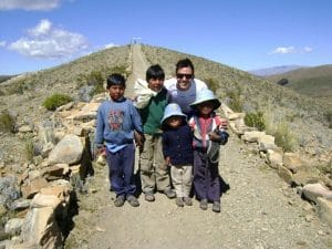 Nunca me olvidaré de esos niños saltando y pedindo dulces. 