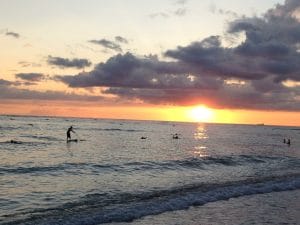 Puesta del sol en Waikiki, Honolulu.