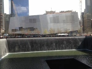 Uma das piscinas onde ficava uma das Torres Gêmeas, Memorial WTC.