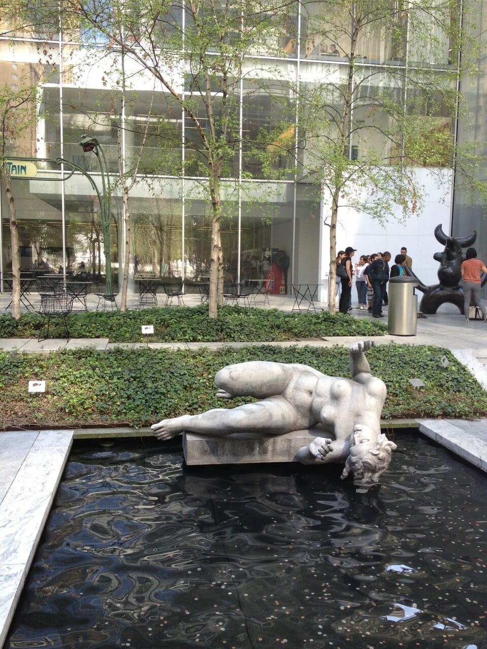 Área interior externa do Museu MOMA em Nova York