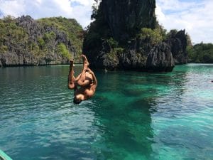 Saltando como un loco en el Big Lagoon, El Nido.