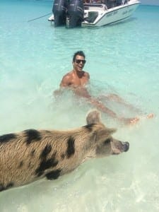 Jugando con cerdos, Bahamas.