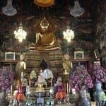 Altar del templo budista, Bangkok.