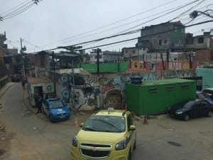 Unidade da UPP presente durante o dia inteiro na favela do Vidigal, Rio.