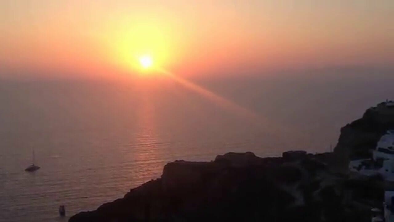 Puesta del sol en Santorini, Grecia 7
