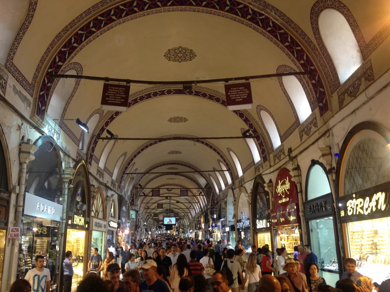 People inside the Grand Bazaar, Instabul