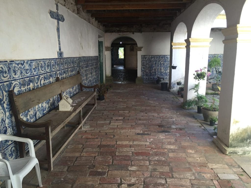 Monasterio de Santo Antônio, Cairu, Bahia, Brasil, construidos en 1650. Esa es la primera iglesia barroca de Brasil.