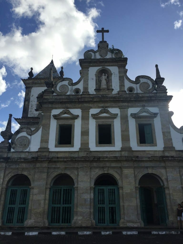 Iglesia y Monasterio de Santo Antônio, construidos en 1650 en la ciudad de Cairu, Bahia. La primera iglesia barroca de Brasil.