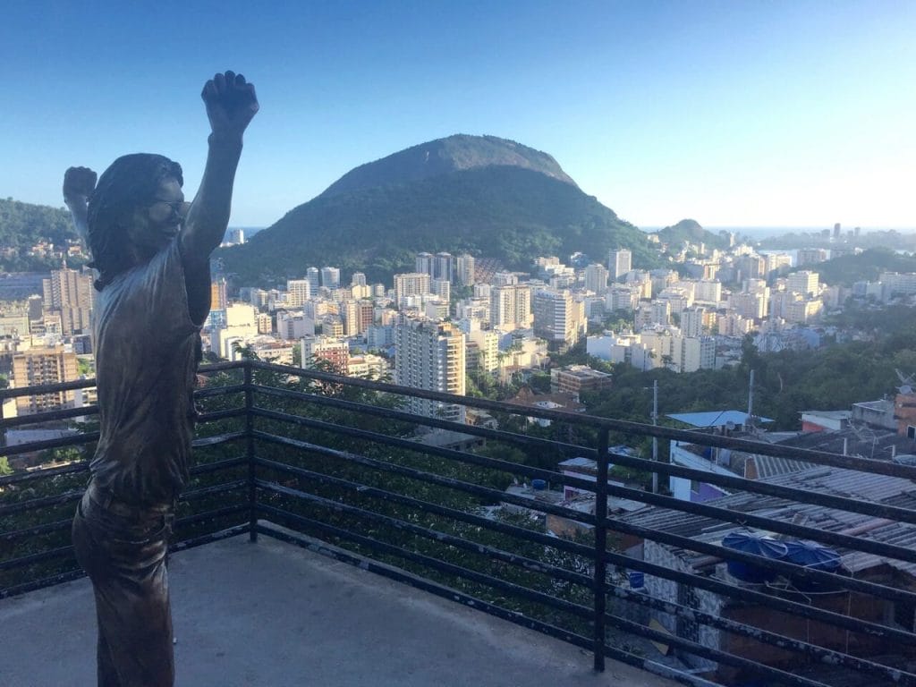 After around 20min we arrived at the most famous spot in Santa Marta: the slab of Michael Jackson. The set location couldn’t be more ideal for his political song “They don’t care about us.” His presence there was a huge turning point for the favela and the video clip called the world’s attention to one of the biggest problems in Brazil. The slab today is the most photographed spot in Santa Marta, and is a square that has events constantly (samba and feijoada every first Saturday of the month), along with a mosaic portrait of the King of Pop made by Romero Brito, and a bronze statue as well. From the slab the view is just spectacular!