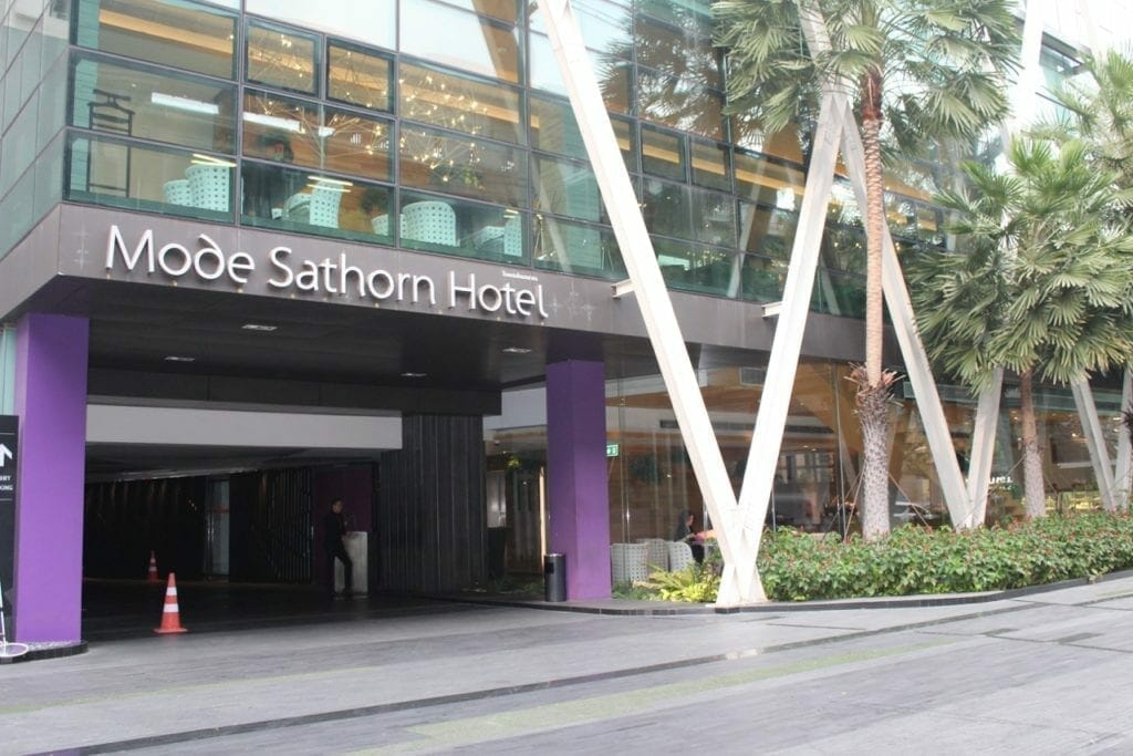 la entrada del Mode Sathorn Hotel