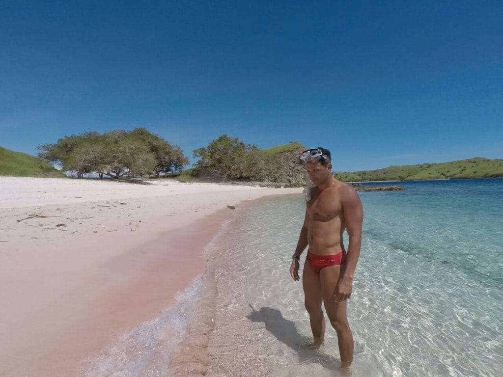 Pink Beach, Indonésia