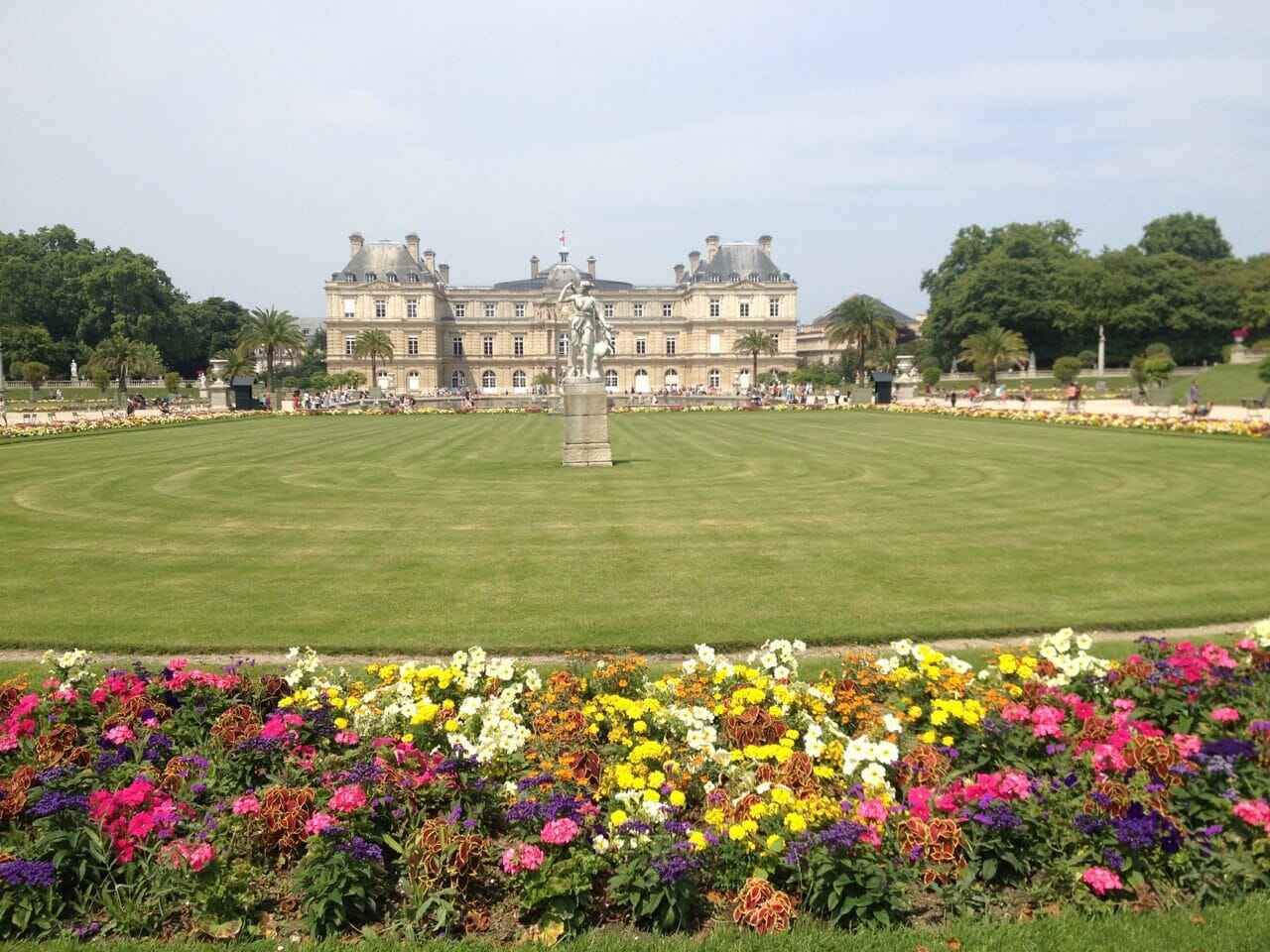 Jardim du Luxembourg during the summer.