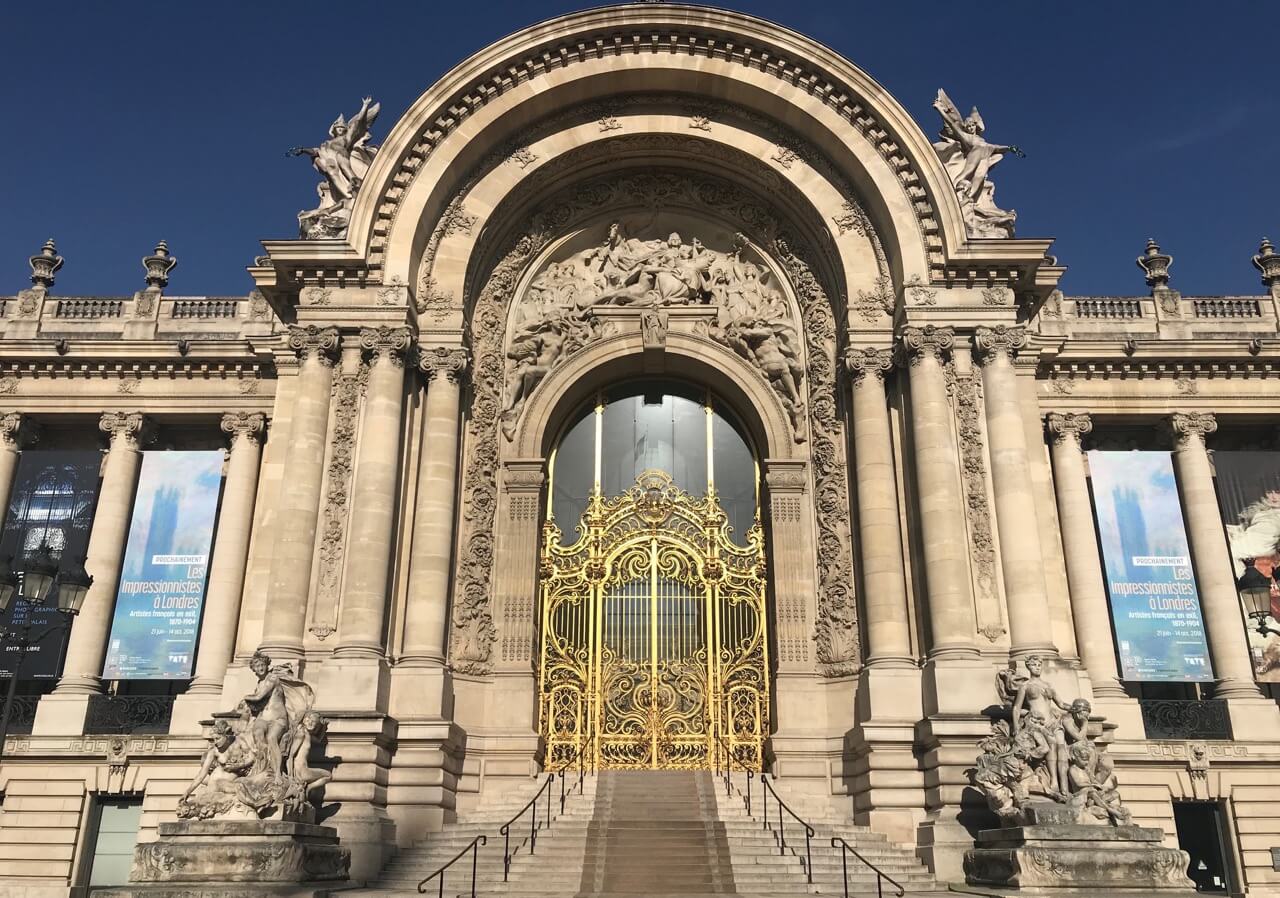 La deslumbrante arquitectura del Petit Palais, que tiene elementos de la arquitectura Renacentista Italiana y Neoclásico Francés.