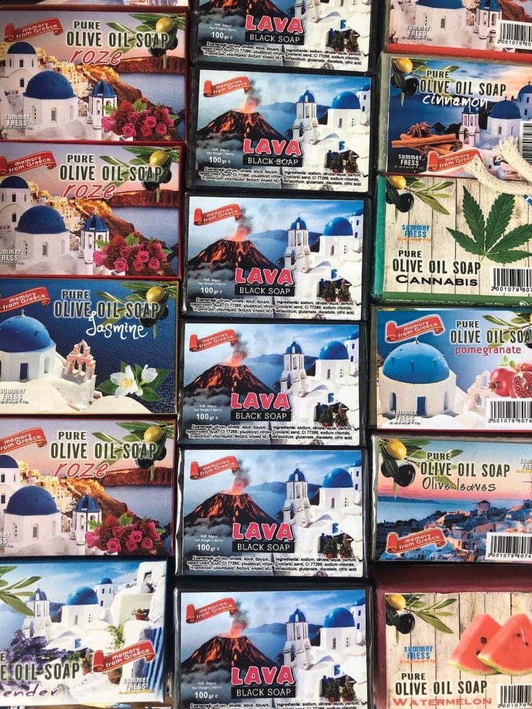 varias cajas de jabones para  comprar en Santorini