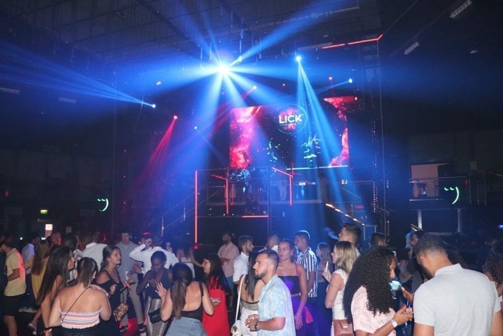 People dancing at the main stage of Lick Club, Vilamoura