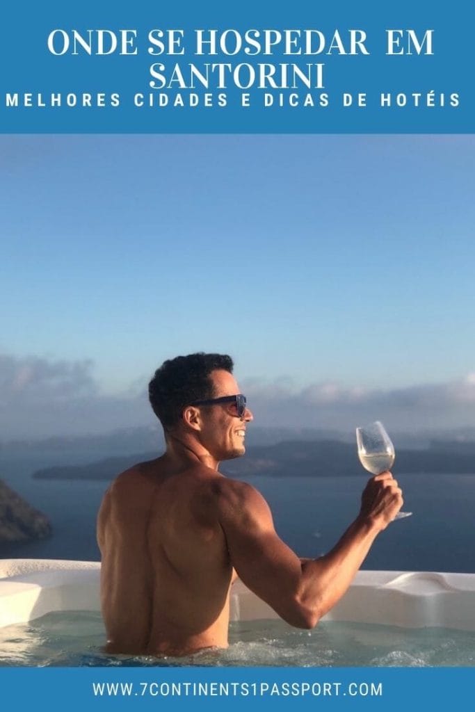 um homem usando óculos escuros segurando um copo de vinho branco em uma jacuzzi de um hotel em Imerovigli, Santorini