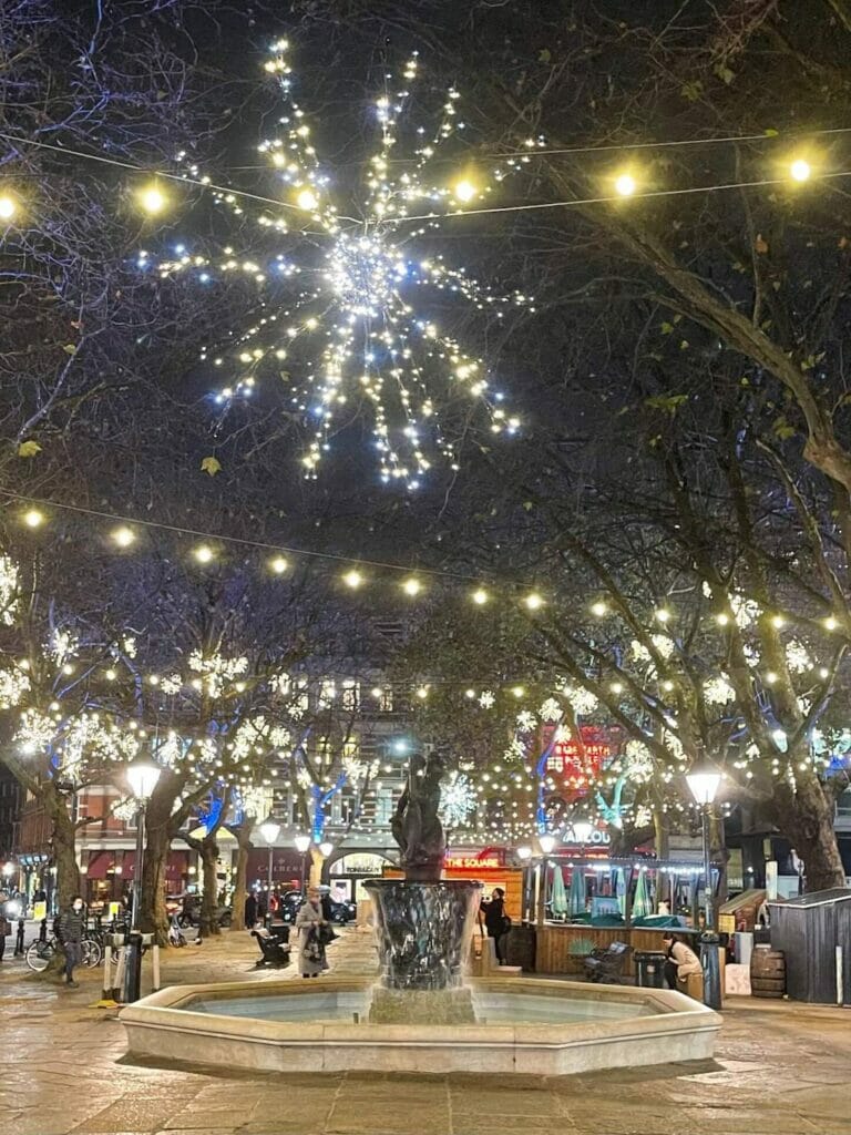 Sloane Square and its Venus statue and the trees decorated with Christmas lights 2022-2023