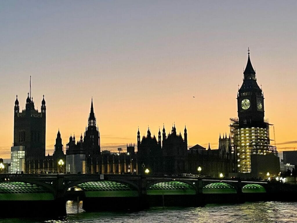 El Palacio de Westminster, Londres, al atardecer