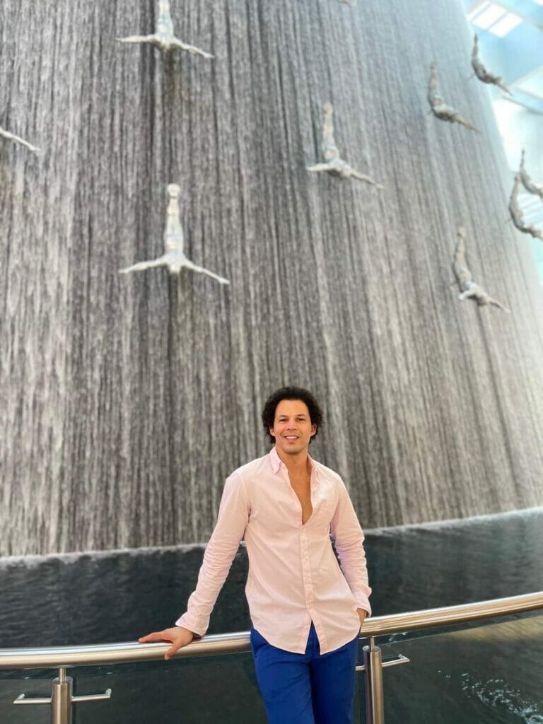 Pericles Rosa en Dubai Mall Waterfall