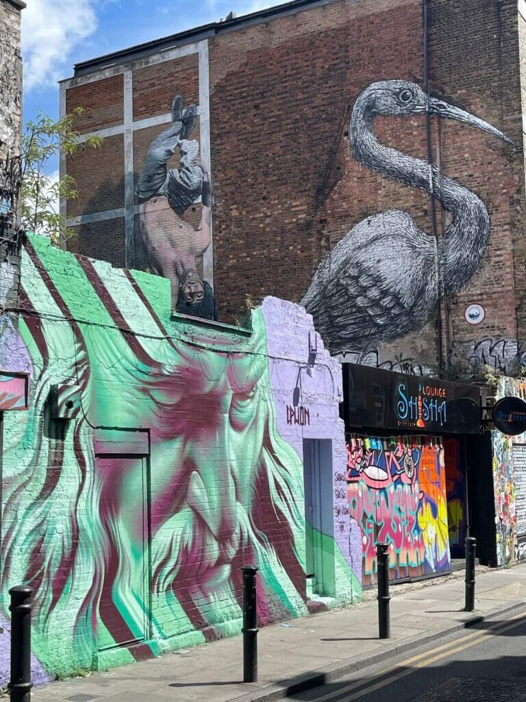 Murales de arte callejero en Hanbury Street, Londres