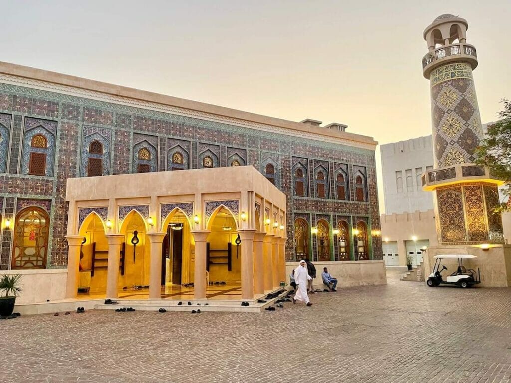 A Mesquita Katara localizada na Vila Cultural Katara, um dos melhores lugares para visitar em Doha, Catar