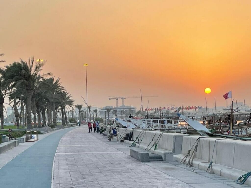 Pôr do sol no Al-Corniche, Doha, Catar