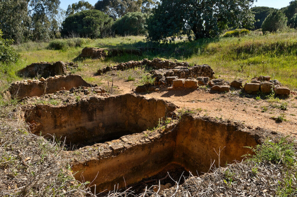 Ruínas romanas antigas perto da Quinta do Lago, Algarve, Portugal