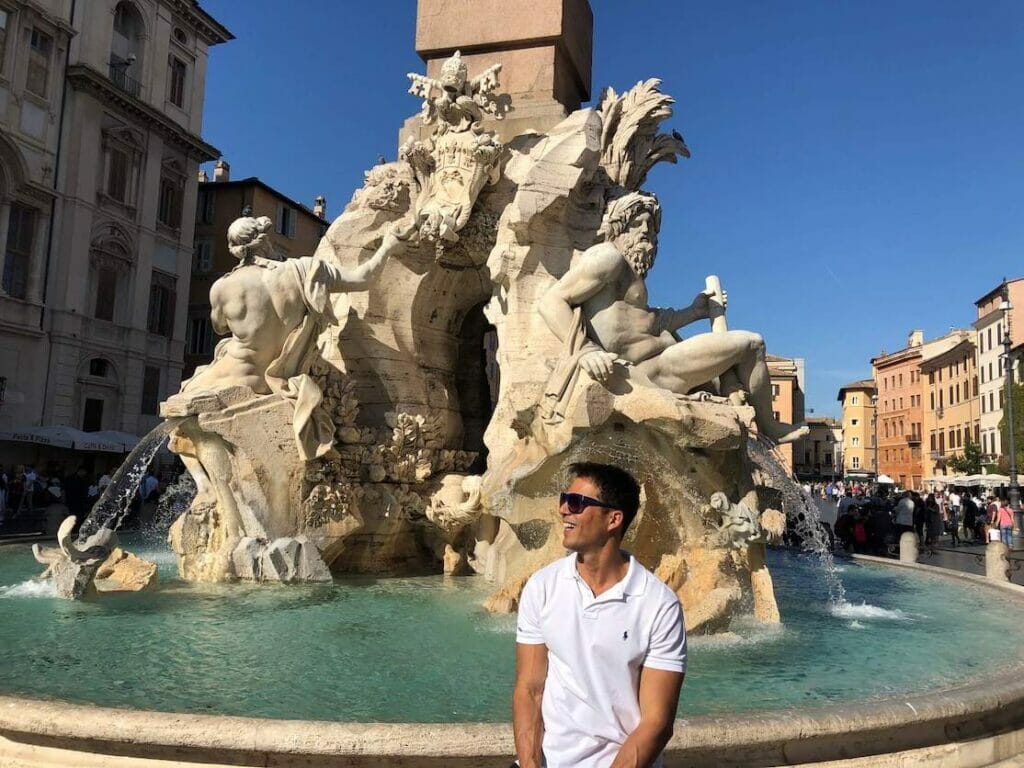 Péricles Rosa posing for a picture in front of the Fountain of the Four Rivers at Piazza Navona, Rome