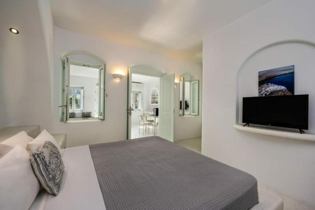 A villa with a double bed, flat-screen TV and a veranda at Abrazo Villas, Imerovigli, Santorini
