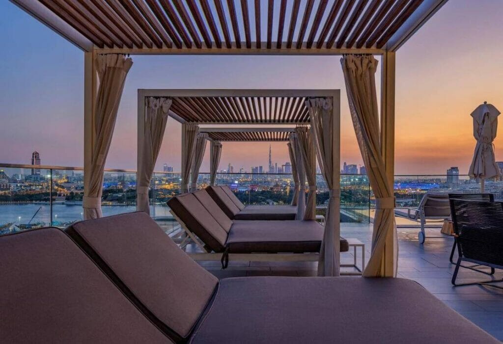 Cabanas na cobertura do Al Bandar Rotana Hotel, Deira, Dubai