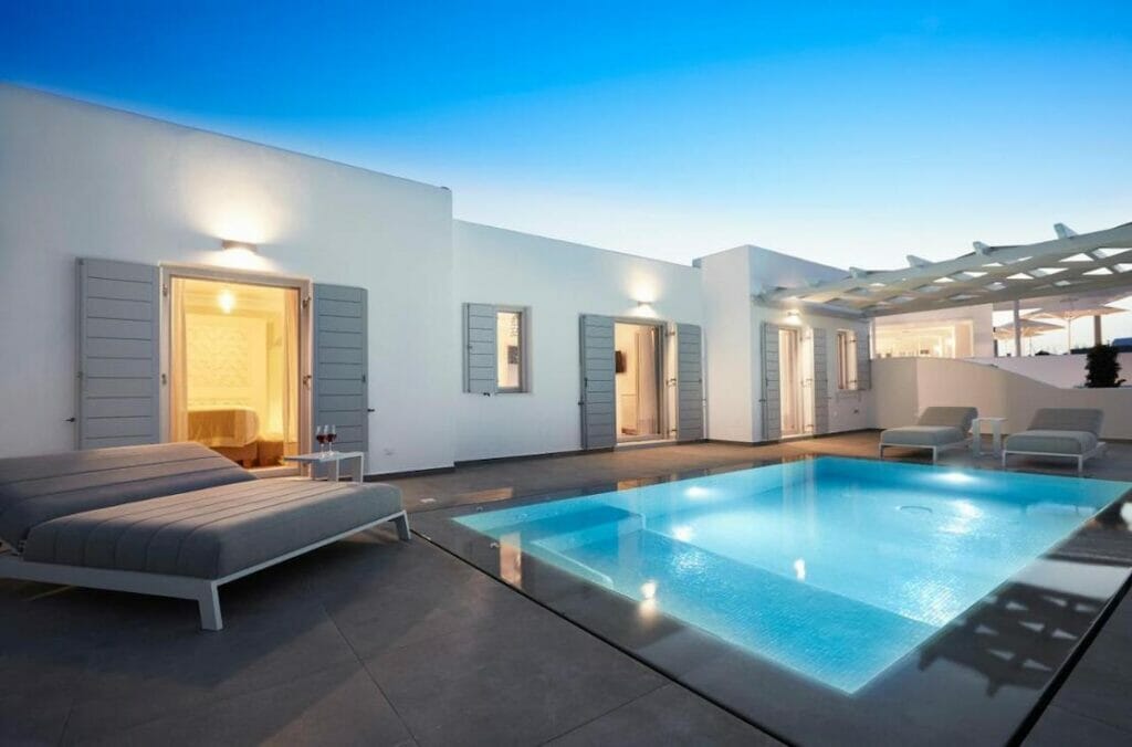 Villa de lujo con piscina privada climatizada y bañera de hidromasaje en De Sol Hotel & Spa, Fira, Santorini