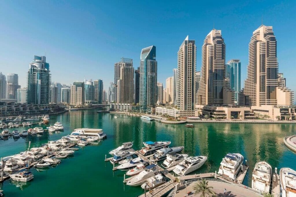 La vista del puerto deportivo de Dubái desde el Grosvenor House Hotel, Dubái  