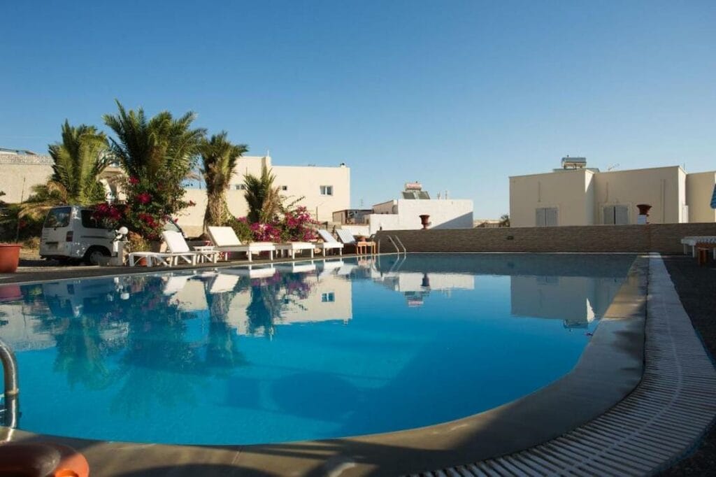 Piscina del Hotel Thirasai, Fira, Santorini