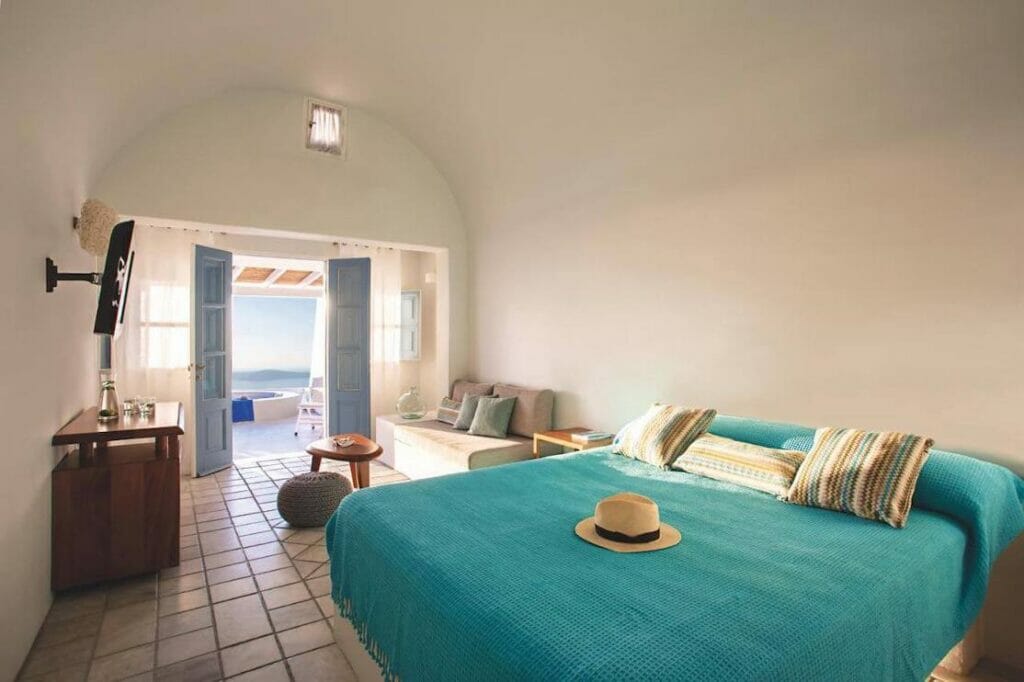A double bed room with caldera views at Remezzo Villas, Imerovigli, Santorini