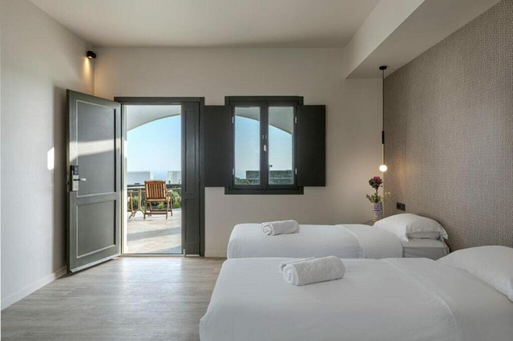 Twin Room at Pearl Inn Hotel, Imerovigli, Santorini
