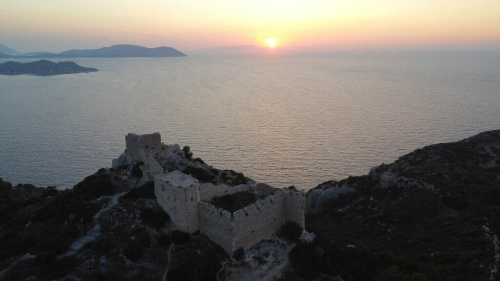 Pôr do sol no Castelo de  Kritinia, Rodes, Grecia