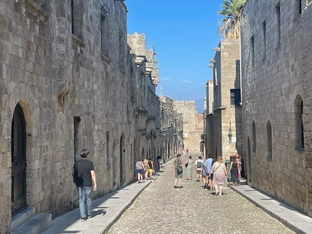 A Rua dos Cavaleiros de São João, Rodes, Grécia