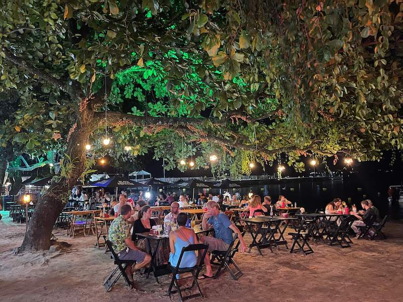 Vila do Abraão por la noche, Ilha Grande, Brasil